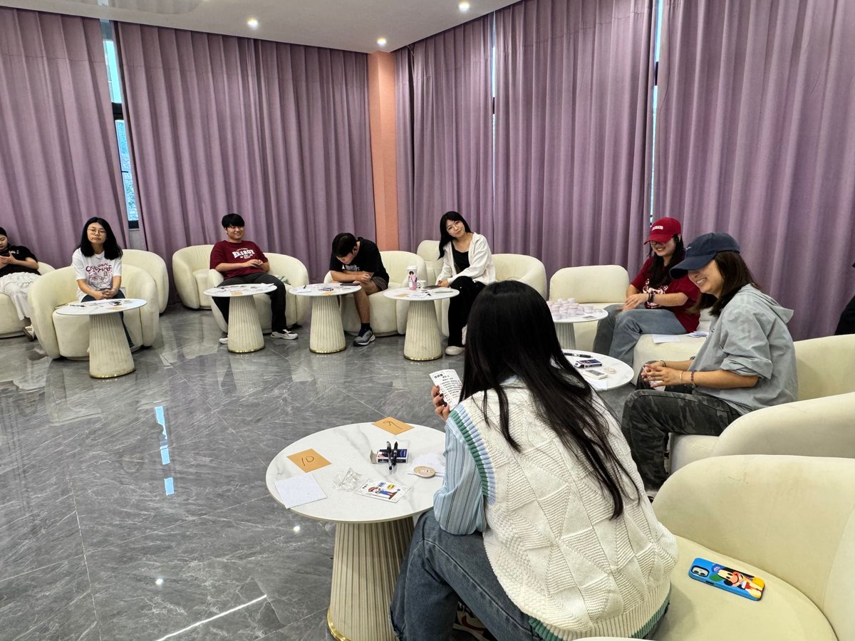 lloyd gonzales tweet media