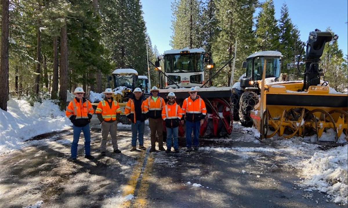 CaltransDist10's tweet image. #TravelAlert Caltrans to begin snow removal opps on SR-108/#SonoraPass on Mon. 3/23/26 in #TuolumneCounty!

For real-time HWY updates #KnowBeforeYouGo w. Caltrans QuickMap app on mobile devices! 

@CaltransHQ @CHPSonora @VisitTuolumneCo