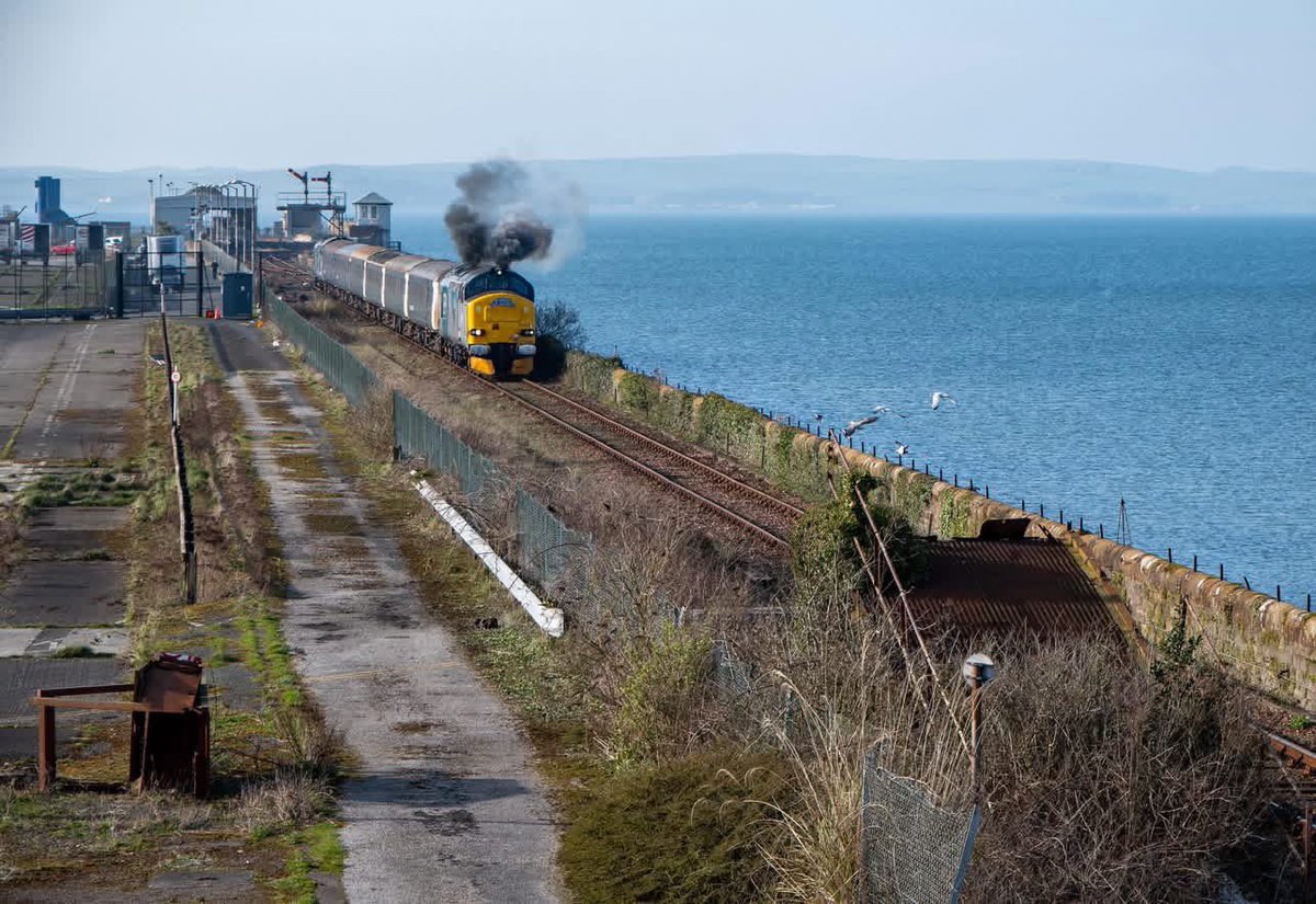 Darren...JB tweet media