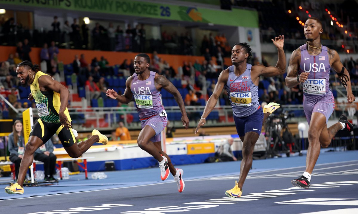 PanamSports's tweet image. Fastest men in Poland ⚡️

Jordan Anthony takes gold in the 60m final (6.41). Tight race behind to complete the podium.

🥇 Jordan Anthony 🇺🇸 6.41
🥈 Kishane Thompson 🇯🇲 6.45
🥉 Trayvon Bromell 🇺🇸 6.45

#Athletics #Indoor #Sprint