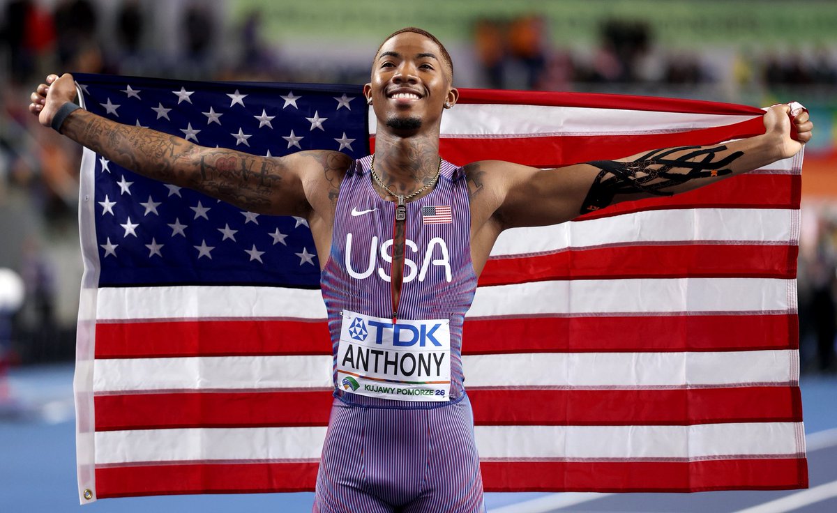 PanamSports's tweet image. Fastest men in Poland ⚡️

Jordan Anthony takes gold in the 60m final (6.41). Tight race behind to complete the podium.

🥇 Jordan Anthony 🇺🇸 6.41
🥈 Kishane Thompson 🇯🇲 6.45
🥉 Trayvon Bromell 🇺🇸 6.45

#Athletics #Indoor #Sprint