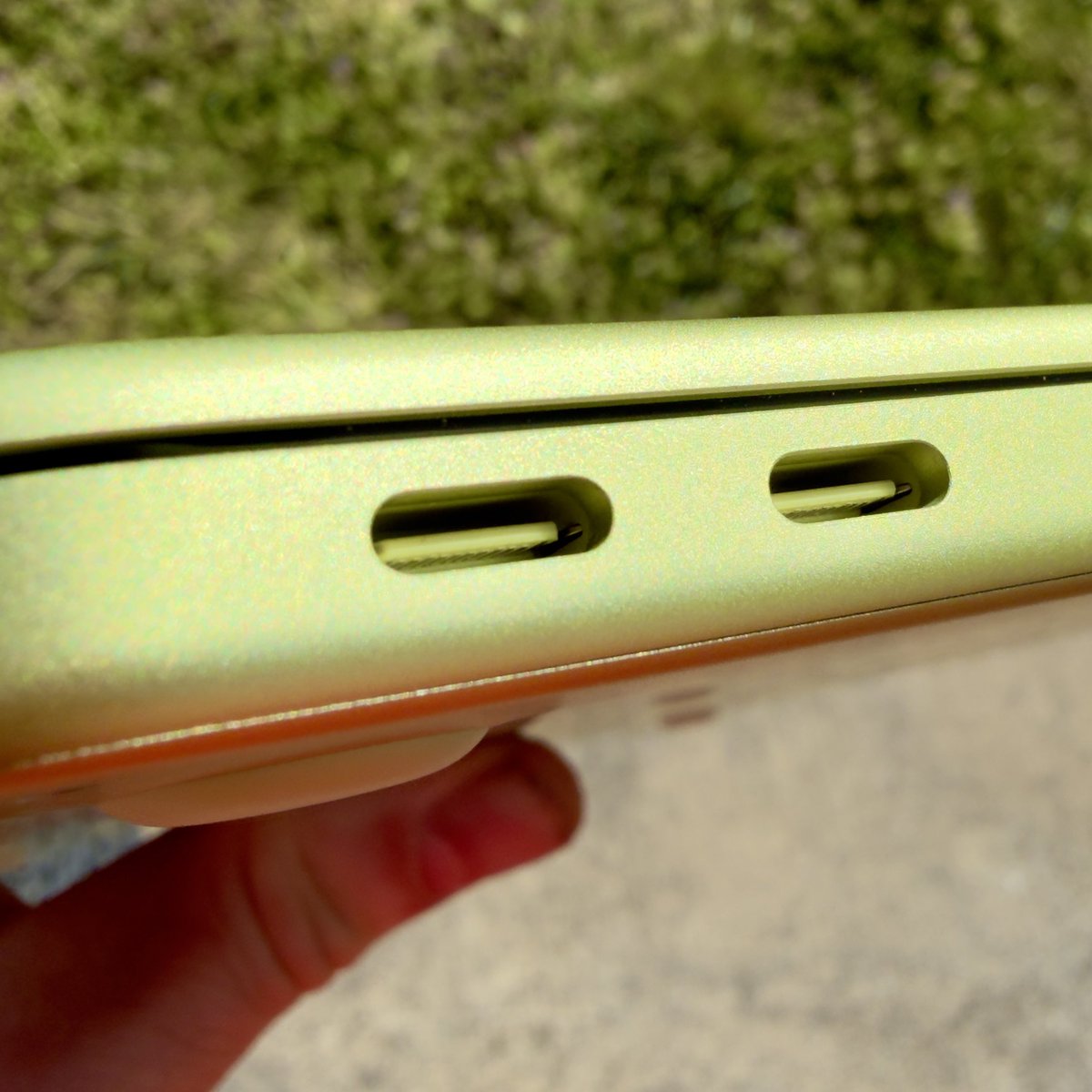 AppleSnob_'s tweet image. Anyone notice that the tongues in the USB-C ports also match the color of the MacBook Neo? 

Excellent detail. 

#Apple #MacBook #AppleProducts  #AppleLife #Tech #Technology #Gadgets #AppleEcosystem #MacOS #M4MacBookAir #MacBookNeo #AppleLaunch