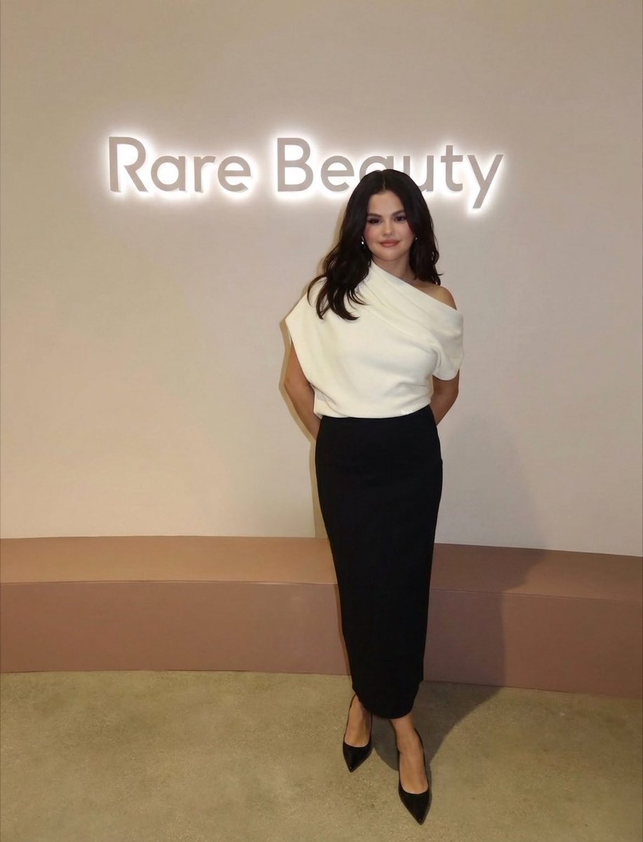 baby sel tweet media