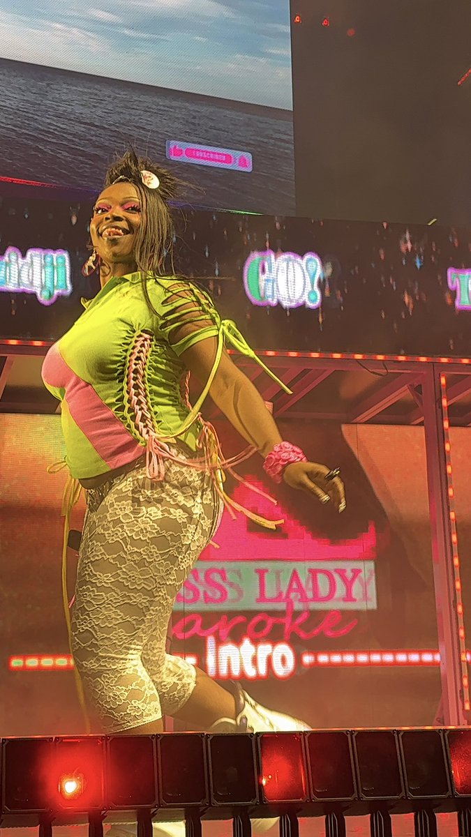 axel ☀︎ tweet media