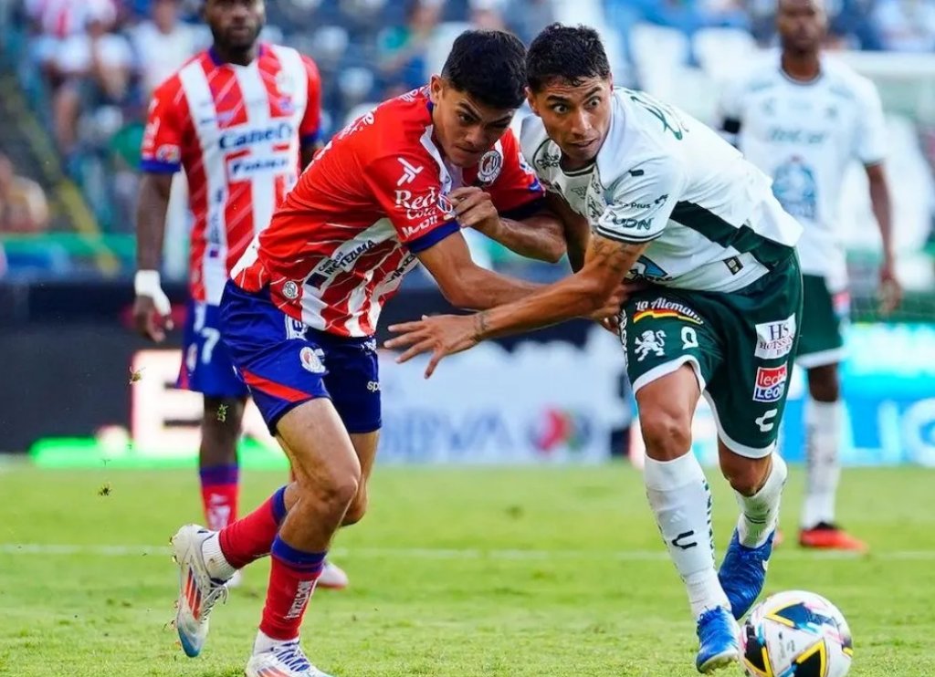 PoderFutbol's tweet photo. ¡No hay mañana! 🇲🇽 ⚽

Los Esmeraldas se meten a suelo potosino.

Sábado 21 de marzo:
San Luis 🌵 🆚 🦁 León
¡En exclusiva!
6:50 PM

Por la frecuencia más deportiva de la radio.
👇
📻 93.9 FM, León
💻 https://t.co/OsJG1ocPgn

#TodaUnaTradiciónEnElFutbol https://t.co/hqlk2MU3eV