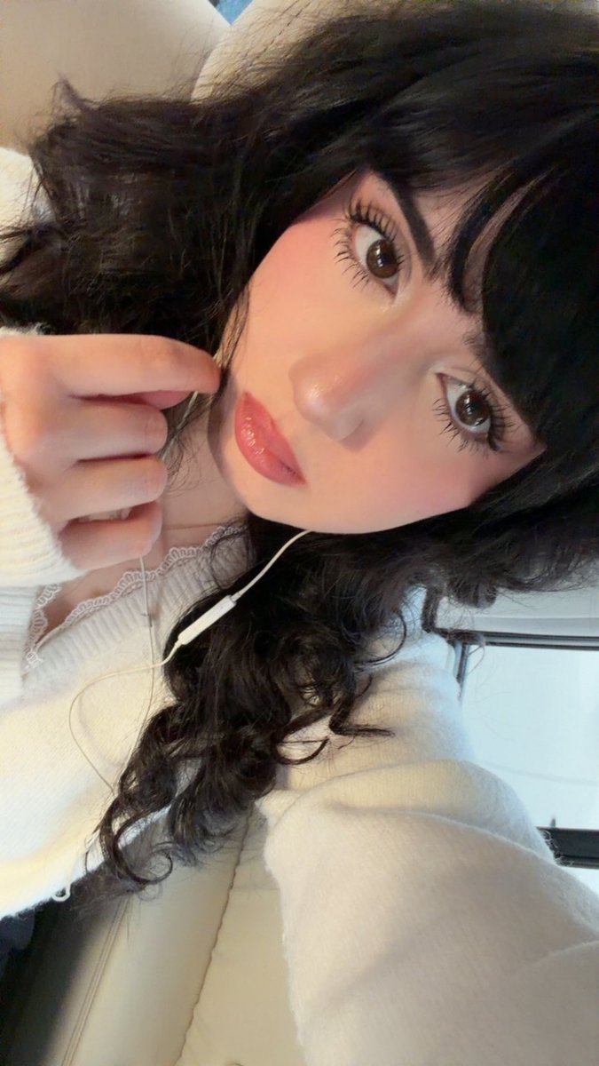 Precious metal girl tweet media