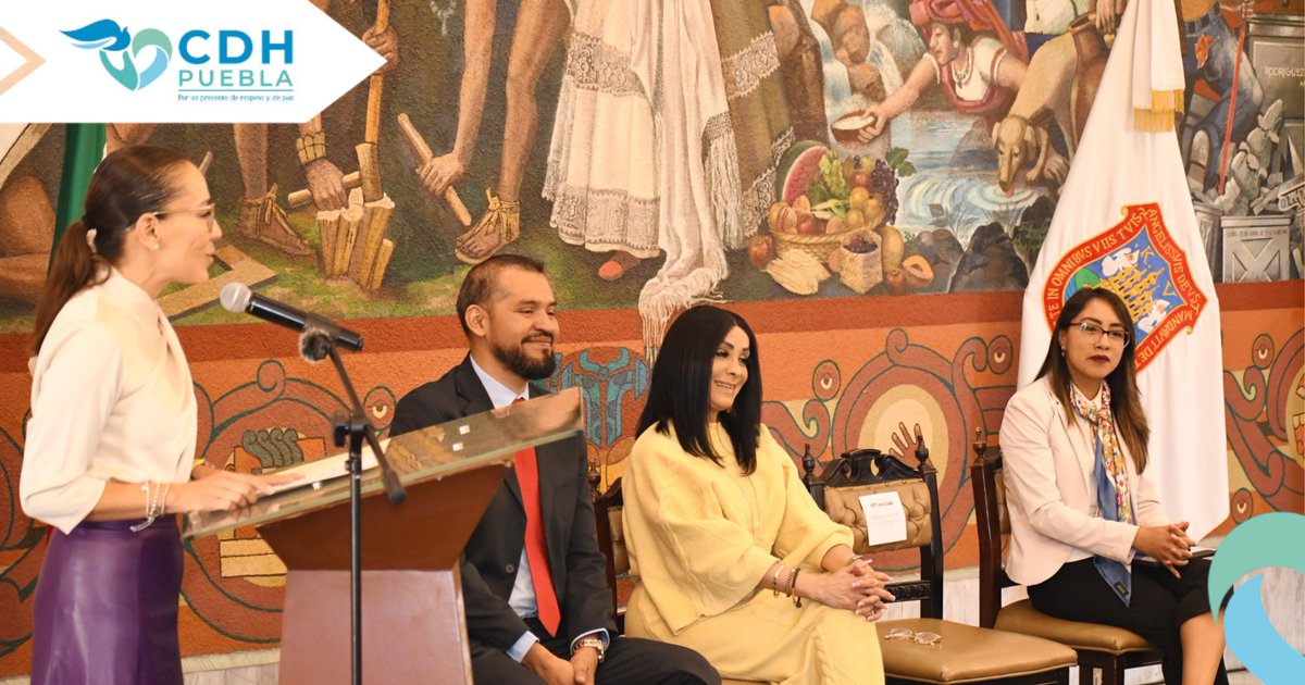 CDHPuebla's tweet photo. 🏛️ Impulsar la capacitación es avanzar hacia instituciones más justas y cercanas.

La #CDHPuebla, a través de la presidenta Isela Sánchez Soya, asistió a la presentación de la plataforma de capacitaciones “Profesionalización Imparable”, encabezada por Mónica Silva Ruiz, Síndica Municipal de @PueblaAyto.

💬 En este espacio también participaron Cecilia Solís Quirino, Jefa del Departamento de Contenidos Educativos de la Comisión Nacional de los Derechos Humanos, y Germán Caporal Flores, Director de Derechos Humanos de la Sindicatura Municipal de Puebla, sumando esfuerzos para impulsar la formación con enfoque de derechos. 🤝

🌱 Desde la Comisión, reconocemos e impulsamos estas acciones de formación, orientadas a fortalecer las habilidades y conocimientos en materia de derechos humanos, contribuyendo a la construcción de instituciones más preparadas, sensibles y comprometidas con la ciudadanía. 📚💻

#PorUnPresenteDeRespetoYDePaz #CDHPuebla #Capacitación #DerechosHumanos #Profesionalización #Puebla