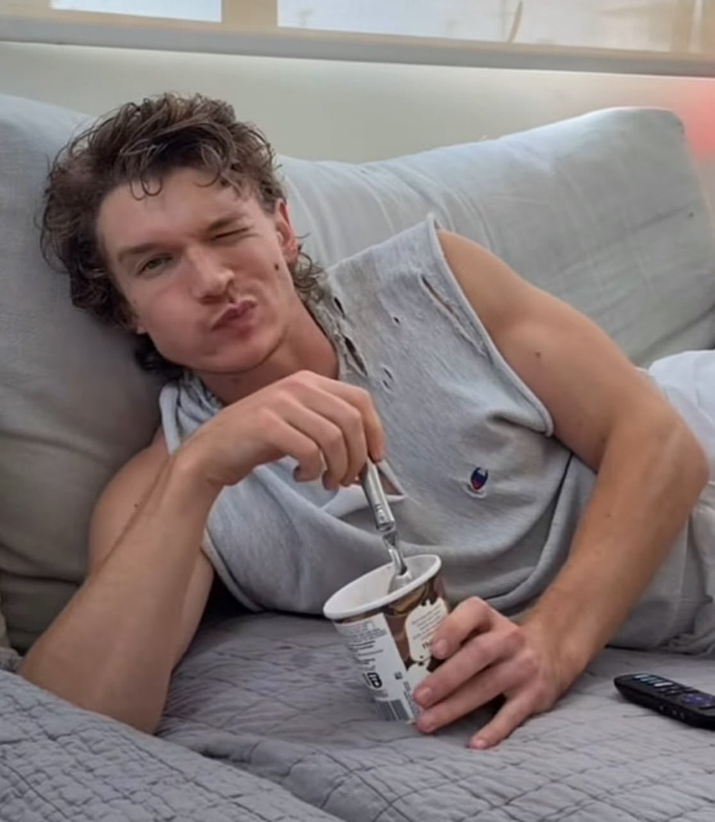 NELLIE 🏒 tweet media