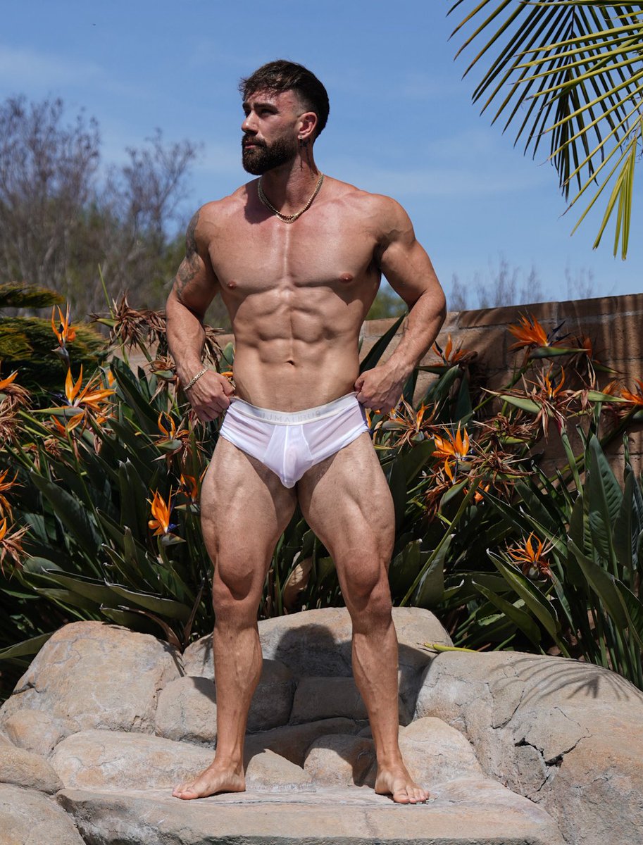 I’m tired of being single shoot your shot in the comments