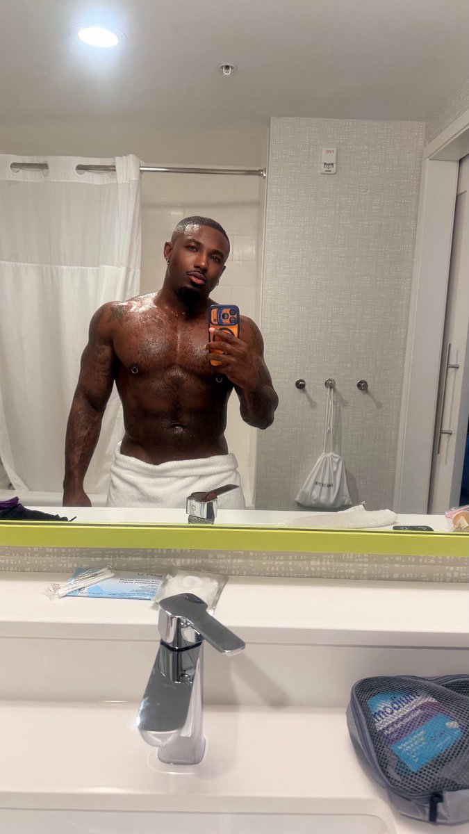 𝒟𝒶𝒹𝒹𝒾𝒟ℯ𝒸ℯ𝓃𝓉 tweet media