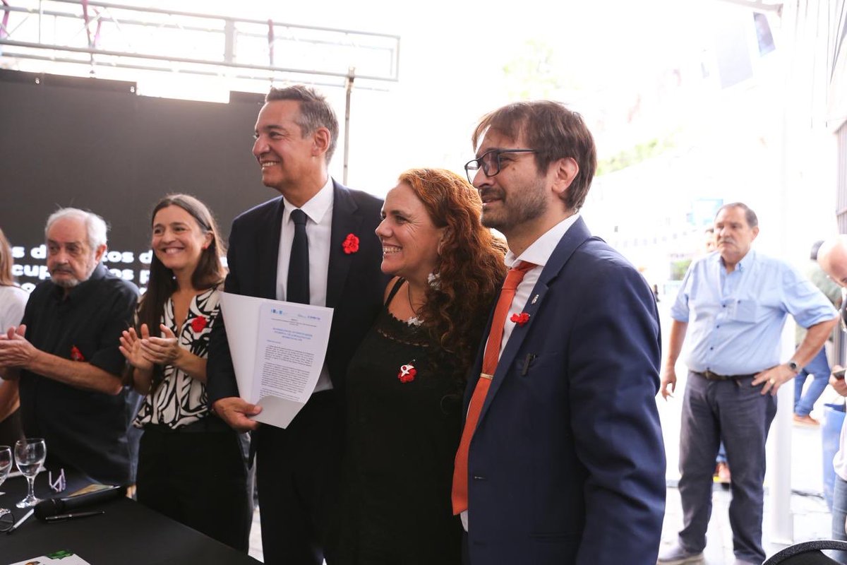 LauraJureCba's tweet photo. Memoria, Verdad y Justicia no es solo un slogan. Es nuestra responsabilidad de hacer memoria, de acompañar, de buscar la verdad siempre. Es el compromiso del Gobierno cordobés de aportar en cada paso para una vida democrática y en paz. A 50 años de la última dictadura cívico militar y 20 años de la sanción de la ley del Archivo y Comisión Provincial de la Memoria, más que nunca decimos #NuncaMás.
