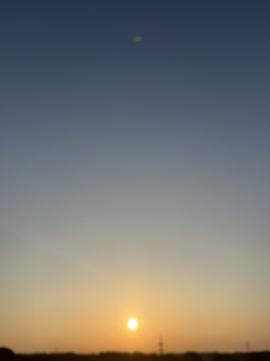 おはよう世界

#朝陽
#朝空
#太陽
#青空
#快晴
#土曜日
#三連休
#弥生
#orange
#sunrise 
#GoodMorning