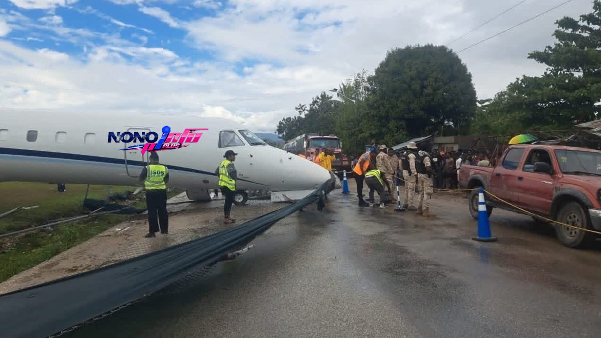 info_nono's tweet photo. Yon avyon IBC Airways kraze griyaj ayewopò Okay la vandredi 20mas2026, apre li te fè plizyè tantativ pou ateri akoz move tan. Selon premye enfòmasyon yo, aparèy la te sòti sou pis la pou l fini kous li nan lari ki toupre ayewopò a. Otorite yo poko bay bilan ofisyèl sou ensidan an https://t.co/PdlS6o4ZFJ