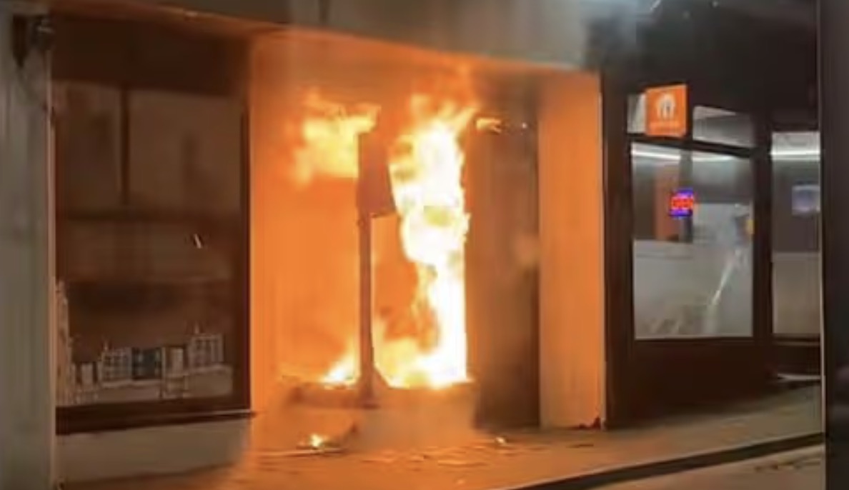 Mirror Breaking News tweet media