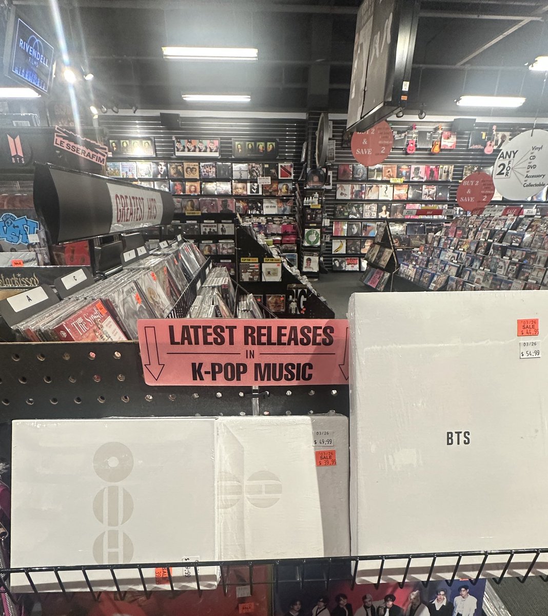 jjiritae's tweet photo. tempting talaga siya guys kaso may inoorder na ako sa weverse 😭 https://t.co/KxLvrQu7LD