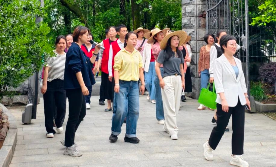 A A SHIRE tweet media