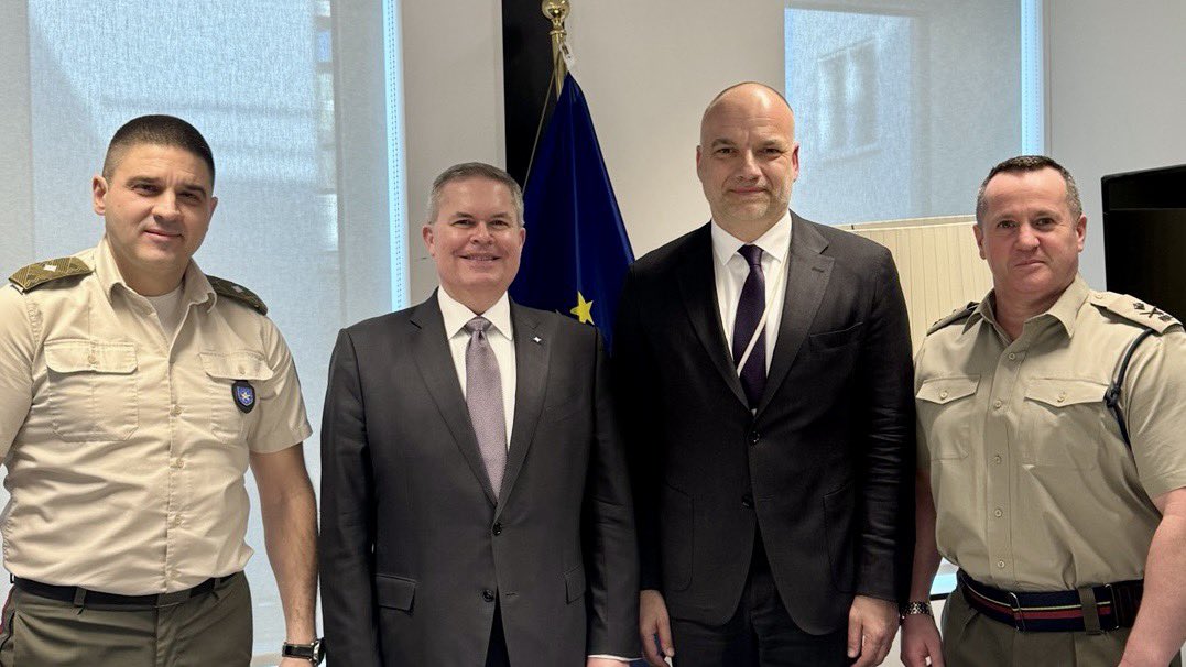 Scott W Bray tweet media