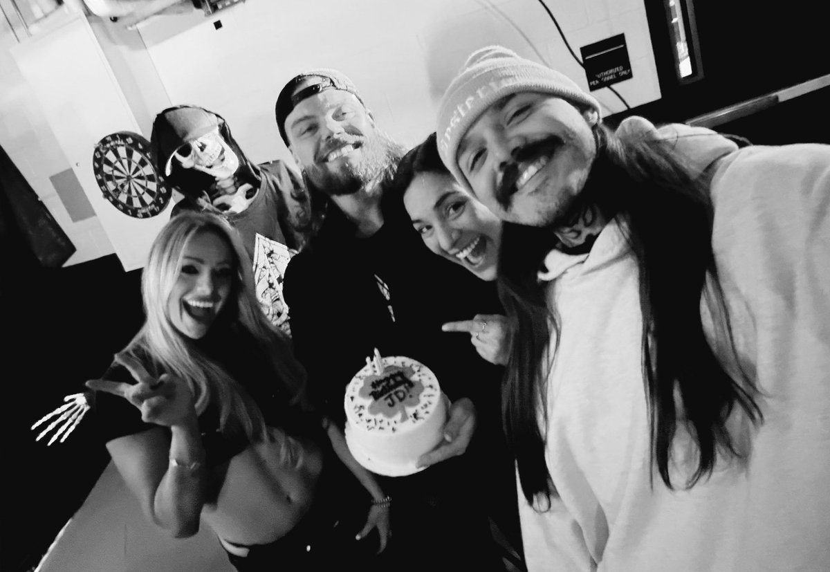 𝕭𝖑𝖆𝖈𝖐𝕴𝖈𝖊 tweet media