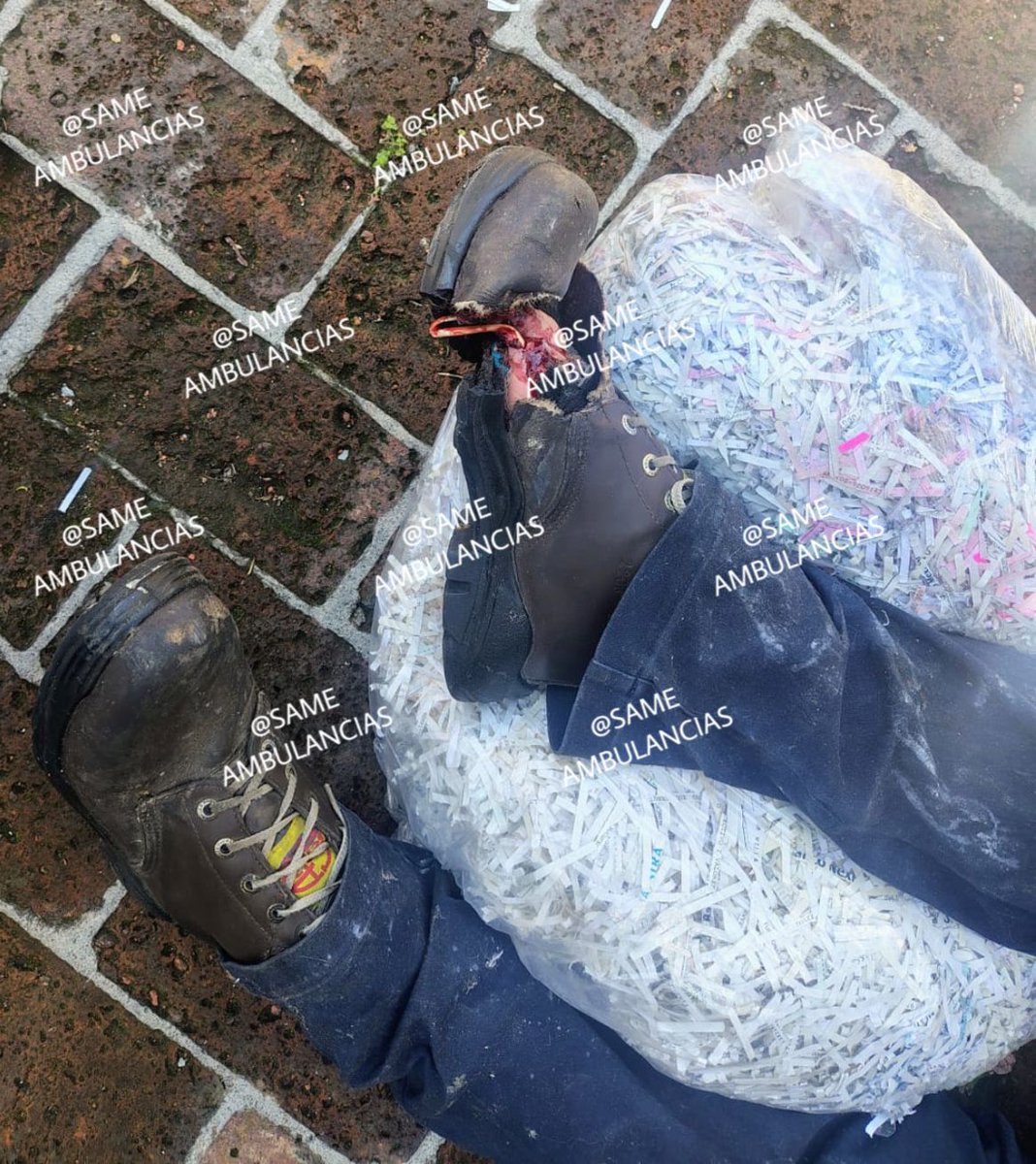 En el Viaducto Tlalpan y Club de Golf un trabajador de poda (se desconoce si de la alcadia o de gobierno central) se voló parte de los dedos del pie con la Moto sierra