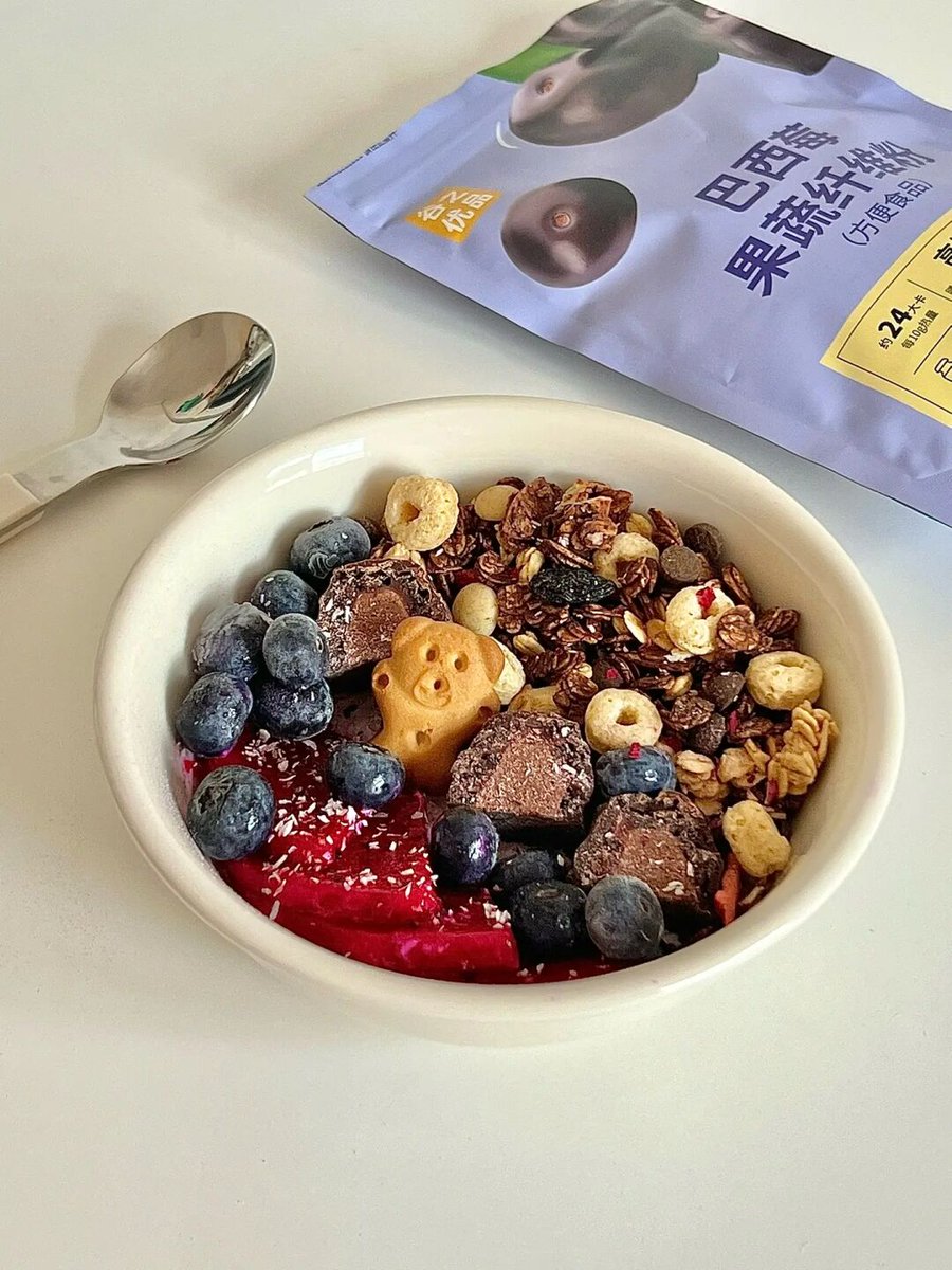Muhamma97114633's tweet photo. Sunny morning = Oat bowl with fresh berries + cold brew. Perfect fuel to chase the day! https://t.co/zDfypB75vJ