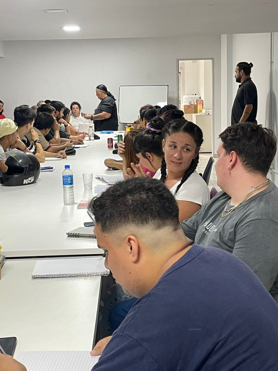 Más de 40 personas hoy formaron parte del curso de #formaciónparaeltrabajo en el CAV de Ballester.

Vecinos desde los 16 a los 70 años vienen aprender oficios para poder salir adelante.

Nuestro espacio se convierte en un centro de encuentro y un lugar de formación. #SanMartin