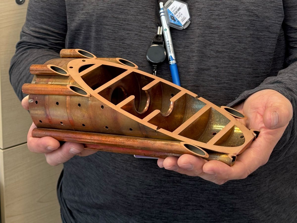 CanadianLightSource tweet media