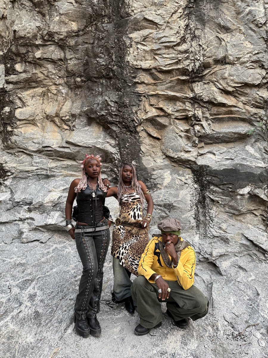 Esther Archvs tweet media