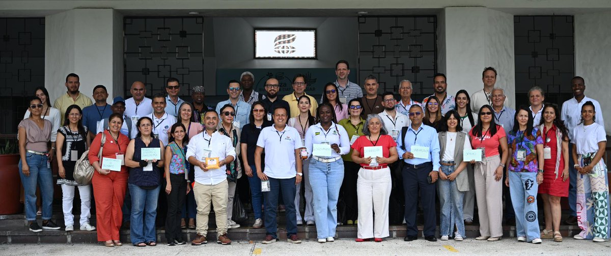 BiovIntCIAT_esp's tweet image. 🌱El chontaduro y la cidra papa son más que alimentos tradicionales: son clave para fortalecer los sistemas agroalimentarios en Colombia 🇨🇴. Alto potencial 🚀, pero aún con brechas en conocimiento, promoción y demanda. Junto @croptrust #PDFF trabajamos para impulsar su impacto 🤝