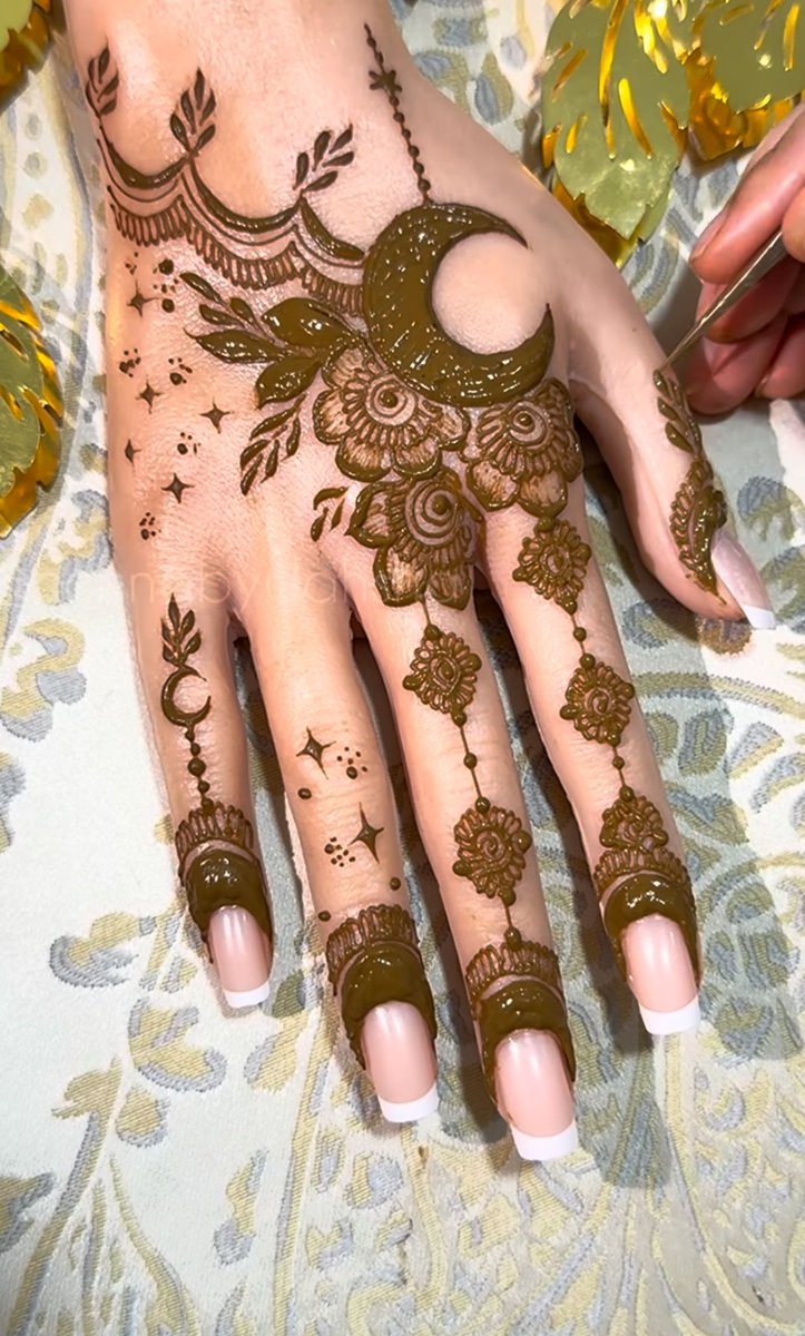 Zaکiya Tasنeeم tweet media