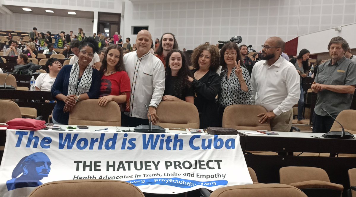 Hermanos de Estados Unidos, integrantes del Proyecto Hatuey de solidaridad con #Cuba, son parte del Convoy Nuestra América. #CDRCuba #CubaNoSeRinde #CubaNoEstáSola
