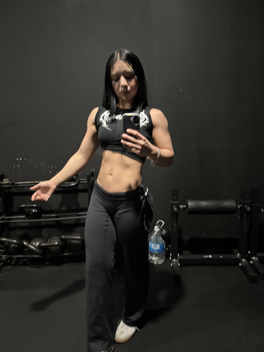 leslie★ tweet media