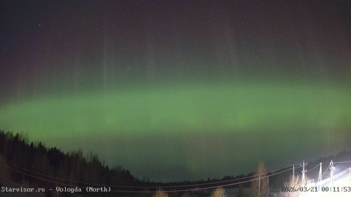 TamithaSkov's tweet image. Gorgeous #aurora is visible across clear skies right now from Russia to the UK to Iceland! The storm has intensified a lot over this past hour and is going strong! Here is the view in Vologda and St Petersburg in Russia right now! starvisor.ru