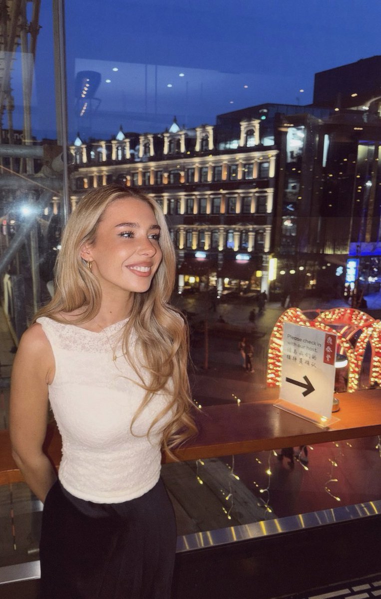 lauren moore tweet media