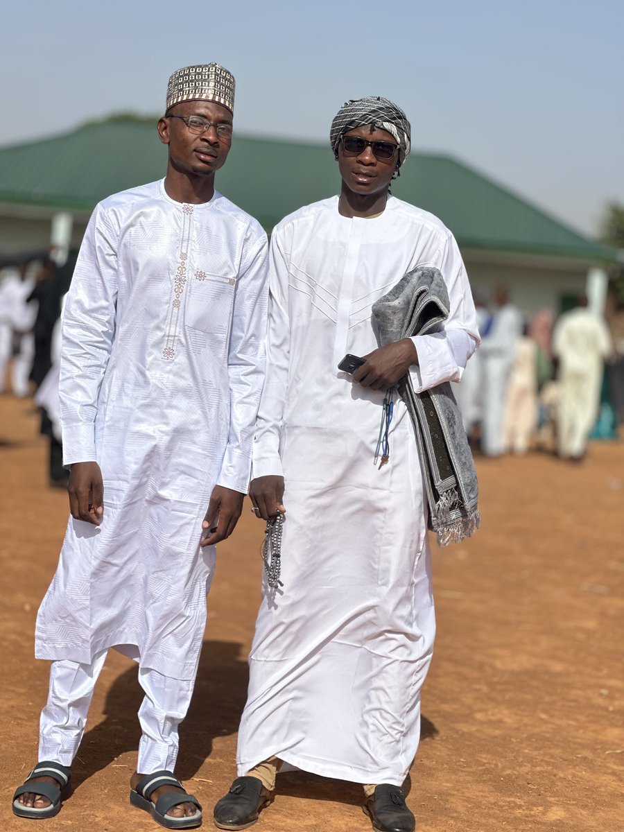 baban_ummulkhai's tweet photo. Eid Mubarak 🥳🥳🥳

Indeed, the most honored of you in the sight of Allah is the most righteous of you (Qur’an 49:13)

Built by Ramadan. Guided by Allah.
No going back only growth, discipline, and iman 🙇🤗

#EidMubarak #FaithDriven #Taqwa #NoGoingBack #MuslimStrong #RamadanBuilt https://t.co/QAPstDpRJZ