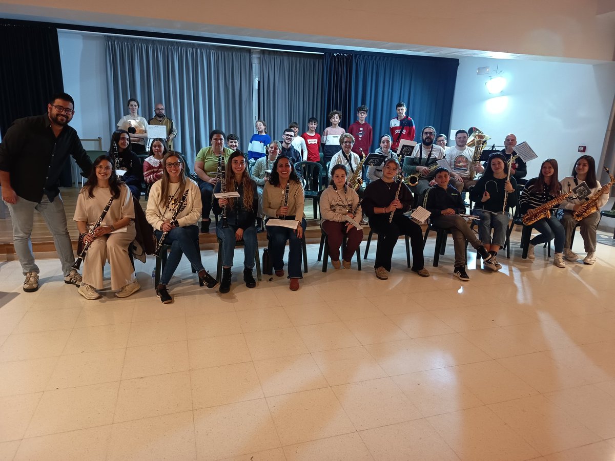 pasoapasocsr's tweet photo. Todo preparado para el comienzo @pasoapasocsr en Adamuz.
Con la Banda Sinfónica Municipal. 
@Ayto_Adamuz https://t.co/1IcJofmH7J