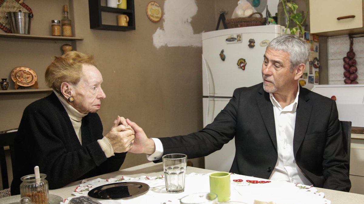 Eva tenía 105 años y era vecina de Gerli. Hoy tenemos que despedirla. Le enviamos nuestras mas sinceras condolencias a su hija Alicia, su nieto Iván y toda su familia y allegados. 

Siempre la recordaremos como la gran vecina que era. ¡Hasta siempre, Eva!