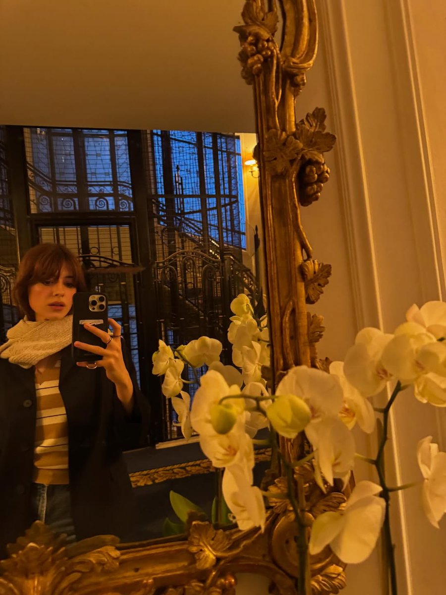 Daisy Edgar-Jones Updates tweet media