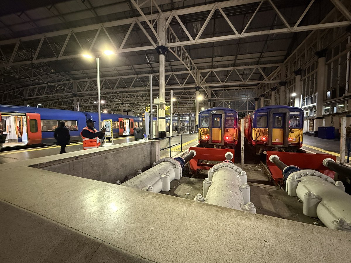 423417_GordonPettitt tweet media