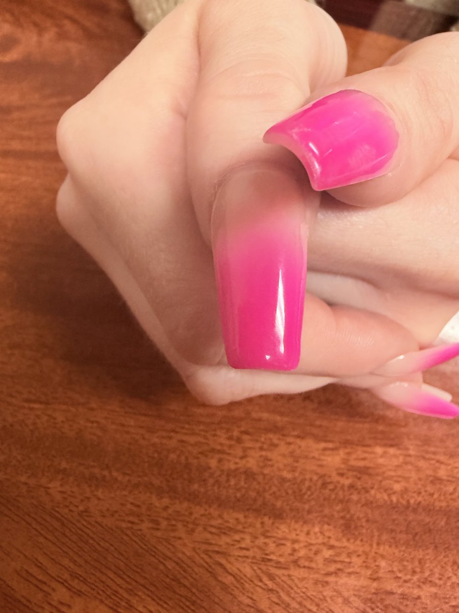 DatingLexaPrice's tweet photo. Love the new nails 💅💅 https://t.co/7EwxQP2olN