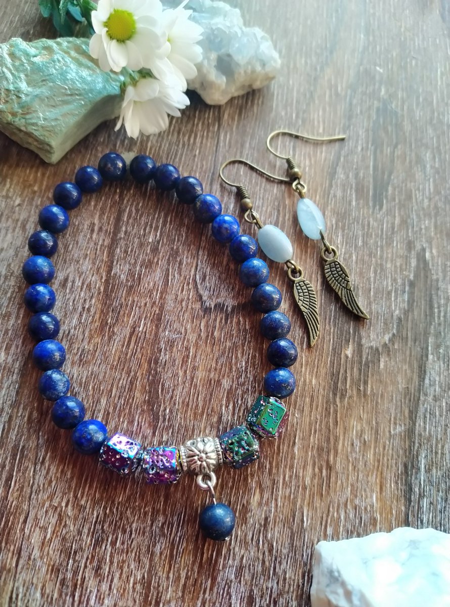 mena_callaghan's tweet photo. ✨💙What colour is perfect for spring?  Cool blue💙! ✨Lapis lazuli bracelet &amp; Angelite angel feather earrings
DM to purchase
Also visit https://t.co/3BuqFSfHrQ

#crystals #womensjewellwey #bracelets #earringsoftheday #springtrends https://t.co/HPDcwz610N