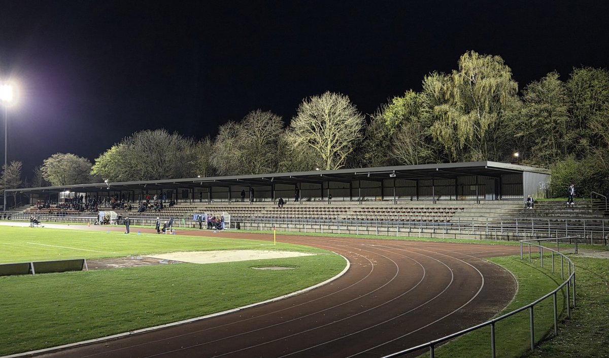 niek92jansen's tweet photo. ⚽️ Viktoria Goch 🆚 DJK SF Katernberg
📅 20-03-2026
⚖️ 6-1
🏆 Landesliga Niederrhein Gruppe 2
🏷 78 toeschouwers
📍 Hubert-Houben-Stadion, Goch 🇩🇪

Viktoria Goch wint thuis eenvoudig van Katernberg uit Essen.

#ViktoriaGoch #DJKKaternberg #Goch #Essen #groundhopping https://t.co/ZwxGAMm39o