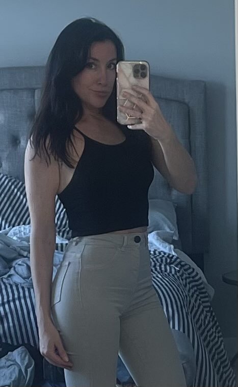 Hanging with the raisin girls tweet media