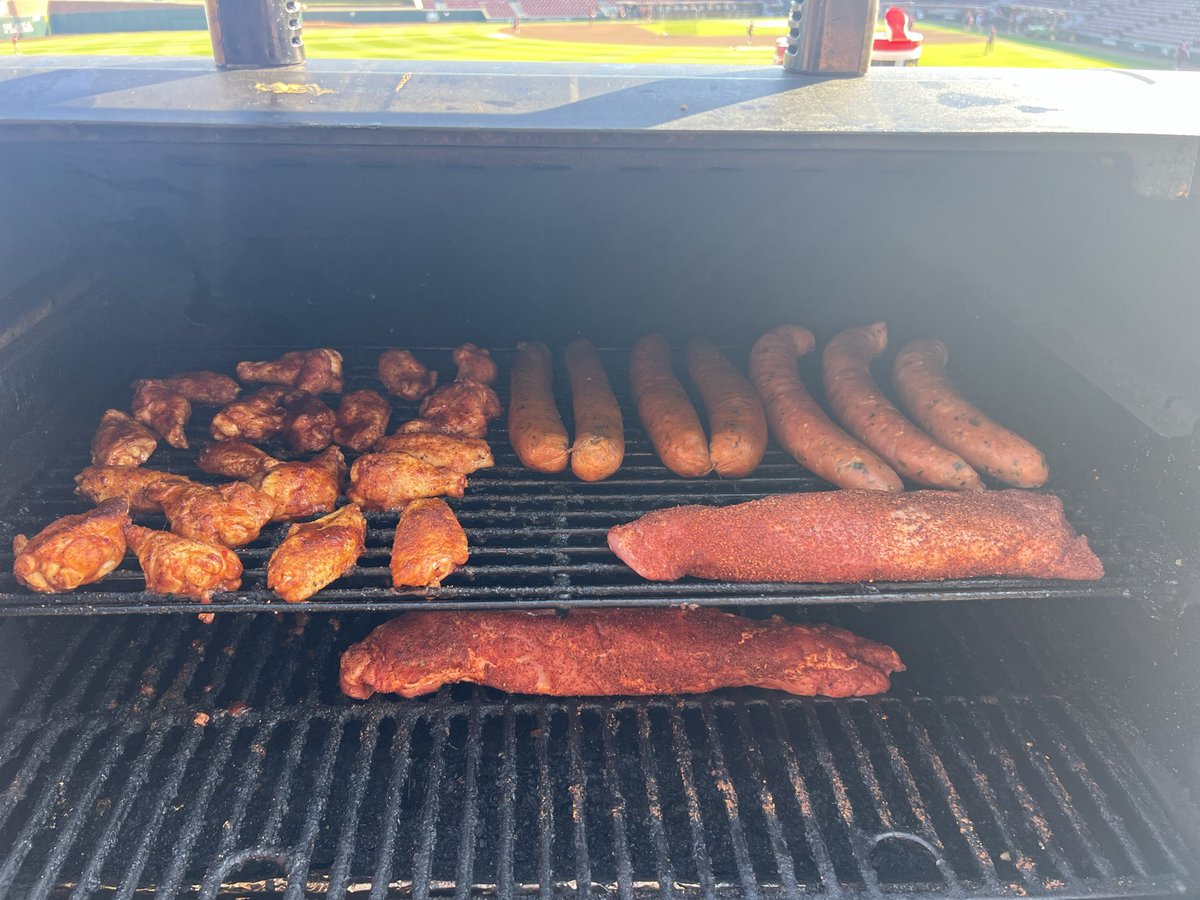 Lounge dawg(I am emotionally scarred) tweet media