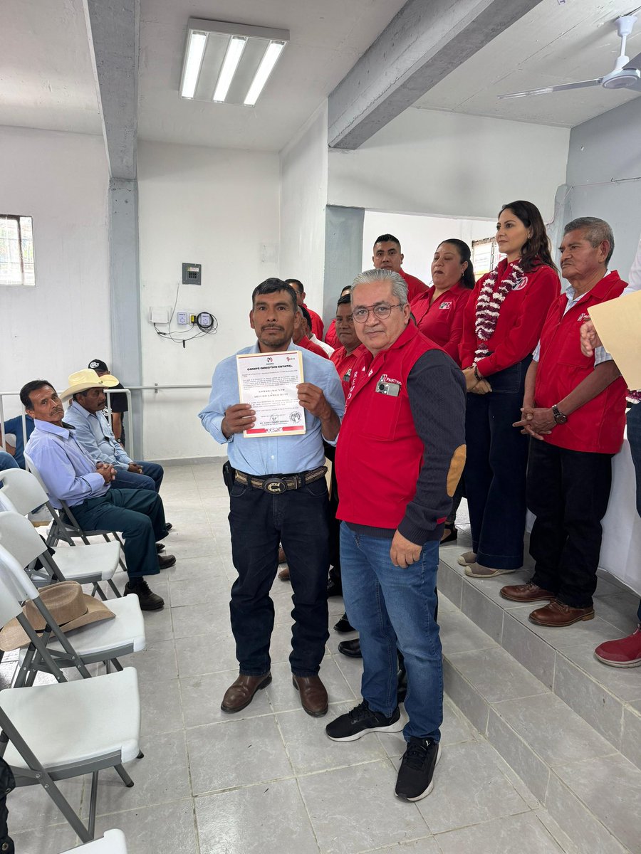 rubenzuarth's tweet photo. Me encuentro en el municipio de El Bosque, junto a la Dip. Ana Karen Ruiz y sectores y organizaciones del partido, estamos tomando protesta a la estructura municipal, fortaleciendo la organización del partido desde el territorio.

Seguimos y no nos cansanos de construir un PRI cercano a la gente, con unidad y compromiso.