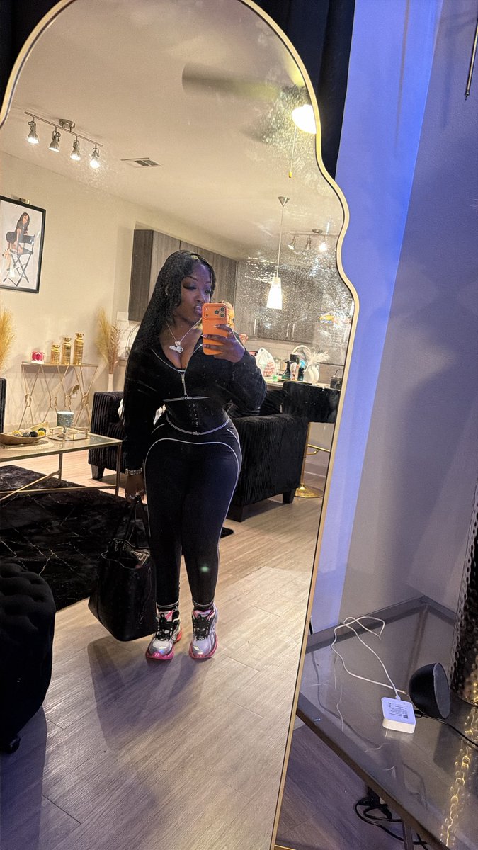 thatdamn.nesha tweet media