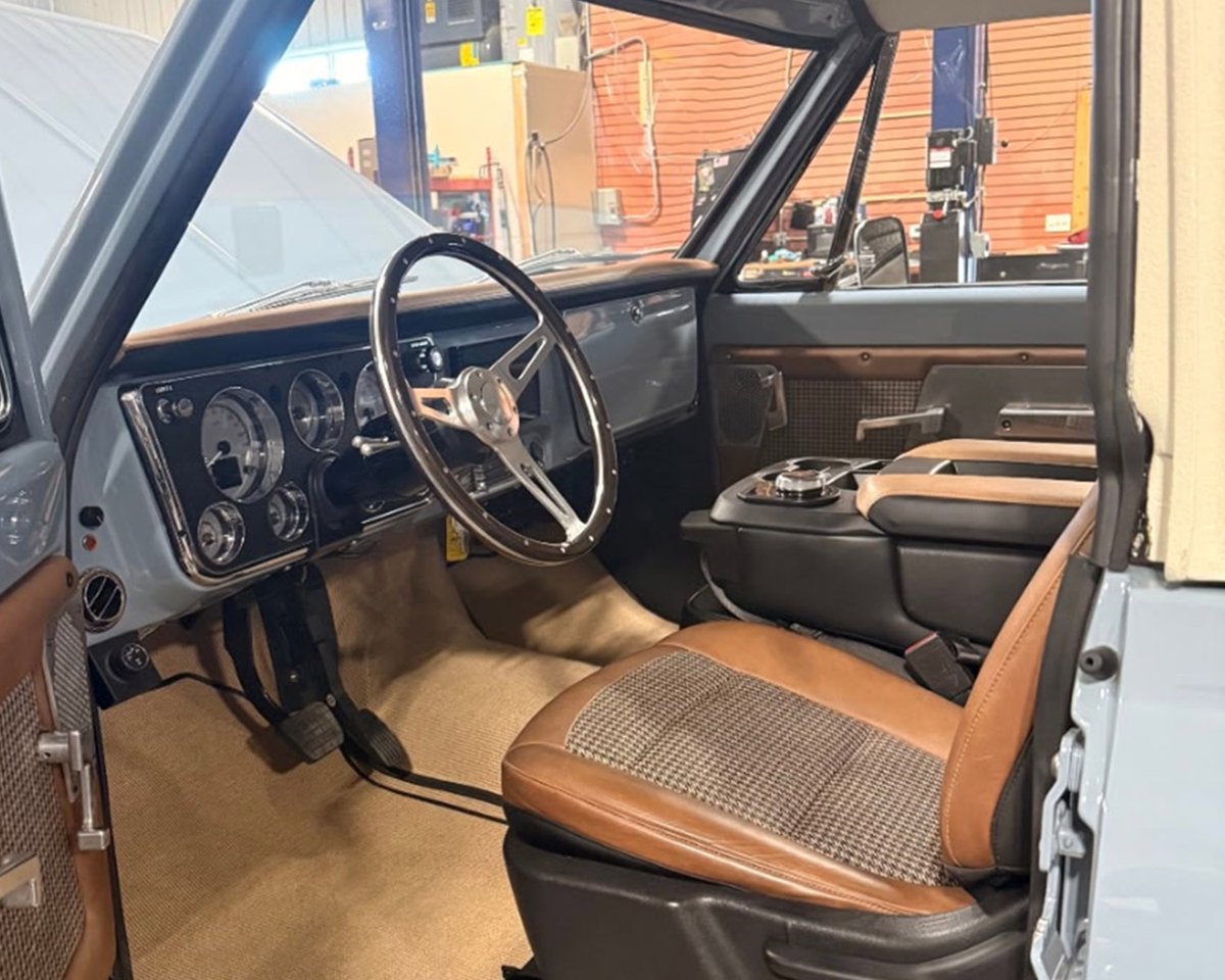 Barrett_Jackson's tweet image. Classic with a diesel-powered surprise. This custom 1969 @chevrolet #Blazer is powered by a tuned and deleted LM2 3.0-liter Duramax diesel engine. See this one sell with No Reserve during the 2026 Palm Beach #Auction, April 16-18.

Learn more: bit.ly/PB26TW-1969Che…