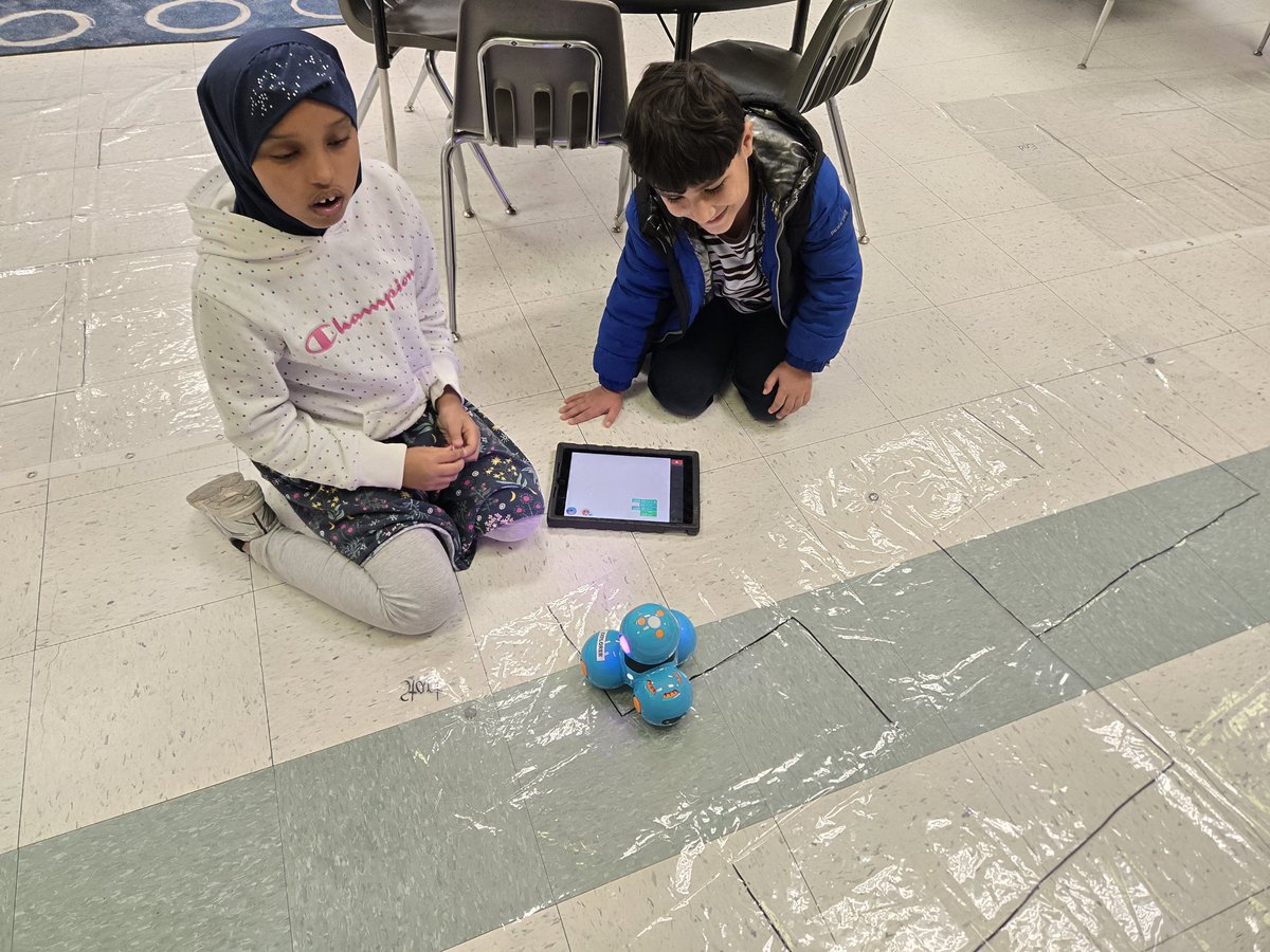 Rebecca Ross tweet media