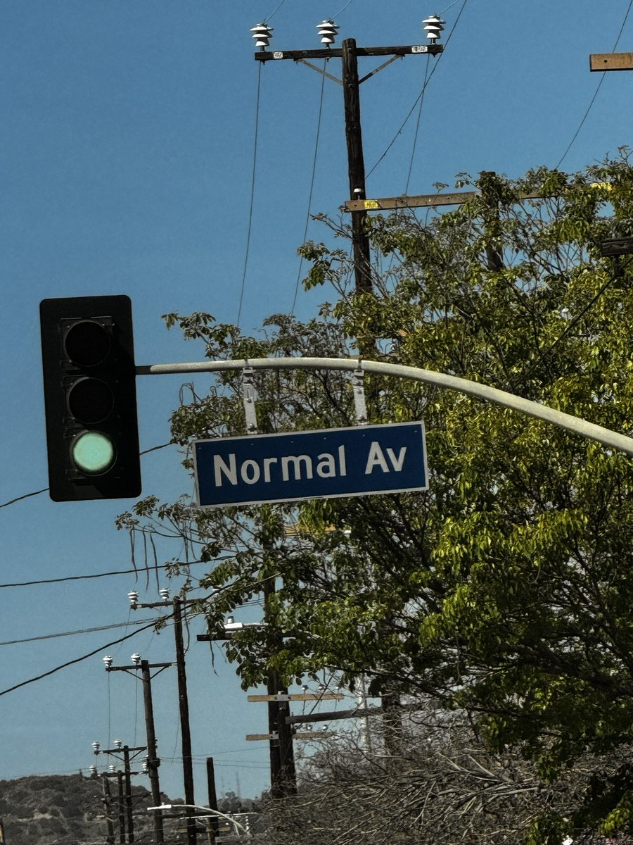 ur baby mama's favorite DJ 🍑 tweet media