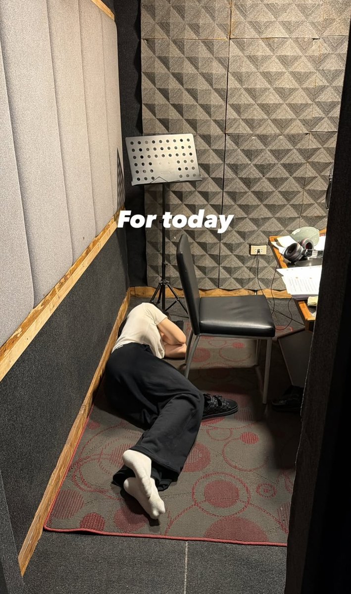 Sleep at 4:16 am ❎
Sleep during daylight hours ✅

Someone please do a DNA test on ISBANKY. I think he's Thai/French/American, mixed with a little bit of night owl 🦉🌌

#ISBANKY