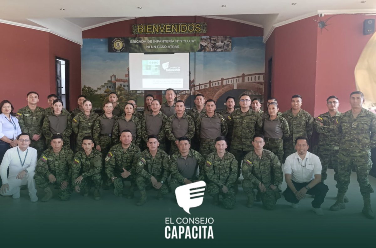 ConsejoComEc's tweet photo. El @ConsejoComEc capacitó al grupo de Comunicación y a otras brigadas del Ejército de la Zona 7.

Durante la capacitación se abordaron los siguientes temas:
🤝 Agentes de Igualdad
📸 Fotografía de impacto
🤖 Inteligencia Artificial en Comunicación

#ElConsejoCapacita https://t.co/2vI3QEBsee